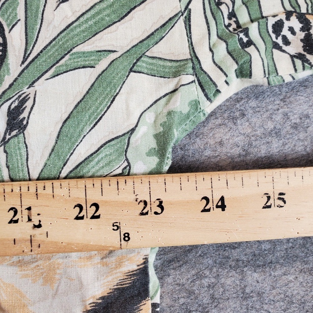 Vintage Kiks Shirt Womens Medium Tan Green Zoologist Zebra Lion Button Up Hawaii - Picture 4 of 8